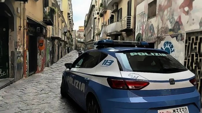 tenta una rapina in un supermercato e aggredisce i poliziotti arrestato