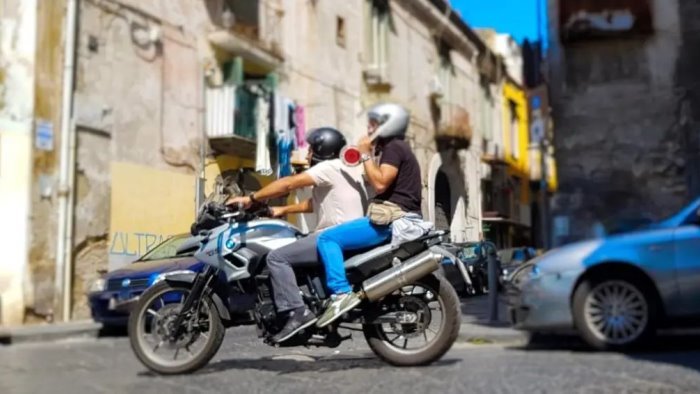 vasto sorpreso dalla polizia mentre cede sostanza stupefacente