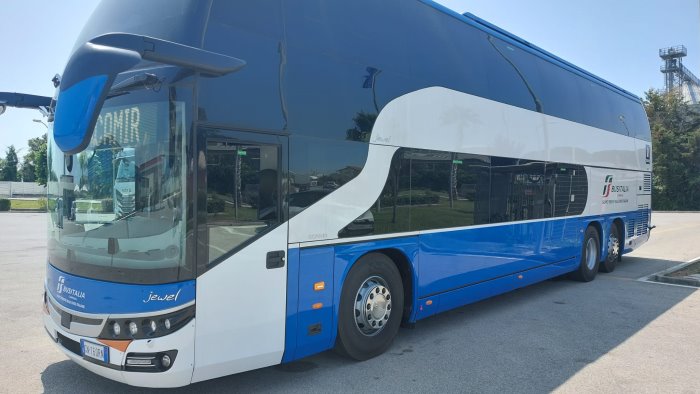 trasporti in servizio i nuovi autobus bipiano per la provincia di salerno