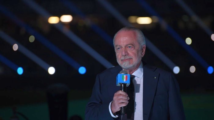 de laurentiis negli spogliatoi durante l intervallo di napoli milan