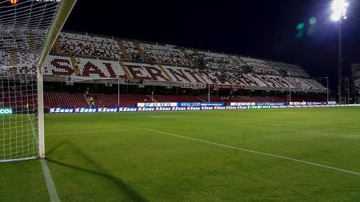 salernitana napoli in curva nord anche i salernitani con tessera degli azzurri