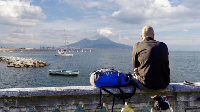 campi flegrei il terremoto fa paura e i turisti scappano pioggia di disdette