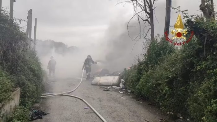 maxi incendio a napoli muscara quanta gente dovra ammalarsi ancora