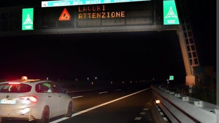 lavori sul cavalcavia chiude l autostrada a16 tra avellino est e baiano