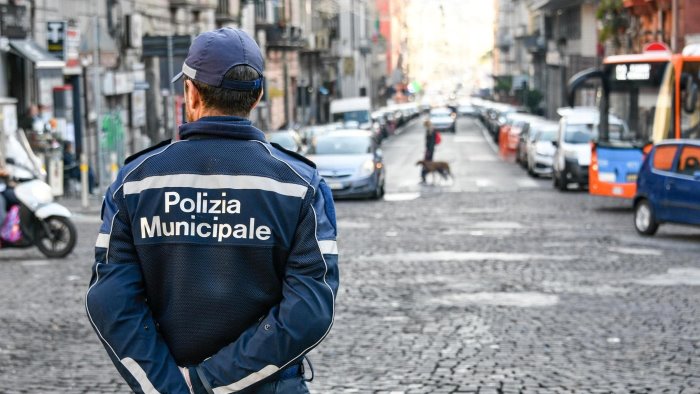 napoli investita e uccisa mentre accompagna i figli a scuola in via marina