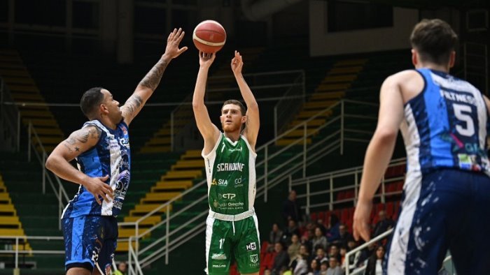 scandone avellino vittoria in trasferta con la mola new basket