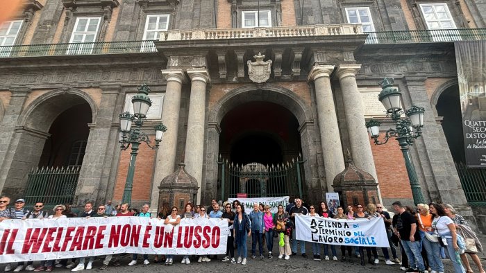 vertenza oss asl napoli 1 centro si sposta al san carlo girotondo in piazza