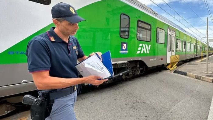 travolto e ucciso da un treno in transito tragedia ad acerra