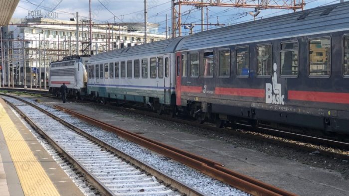 mercato san severino treni cancellati il sindaco somma scende in campo