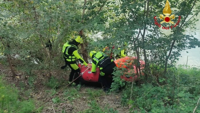 giu dal ponte sul fiume volturno individuato il corpo dell uomo disperso