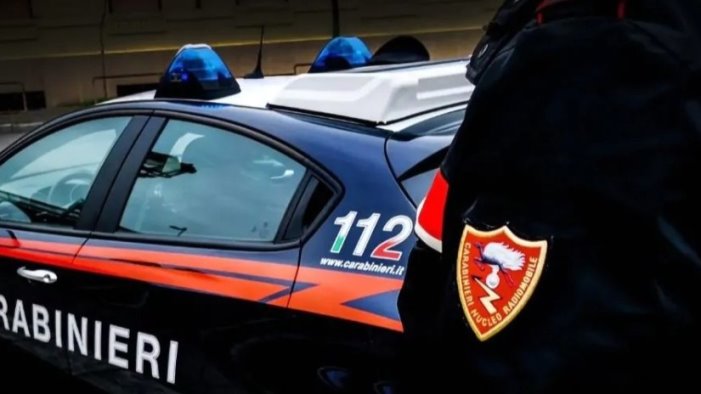 associazione e ricettazione 34enne si consegna ai carabinieri di sant angelo