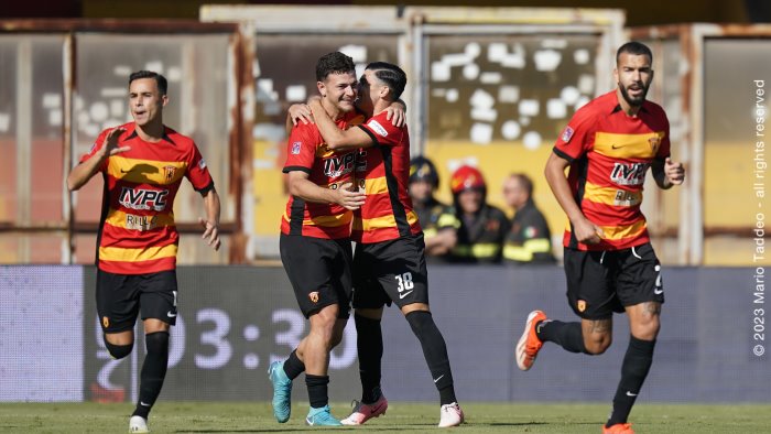 serie c benevento latina 5 0 spettacolo giallorosso rileggi la diretta