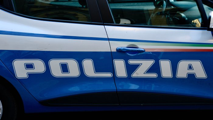 blitz alla pignasecca sequestrati 600 chili di alimenti chiusi 5 negozi