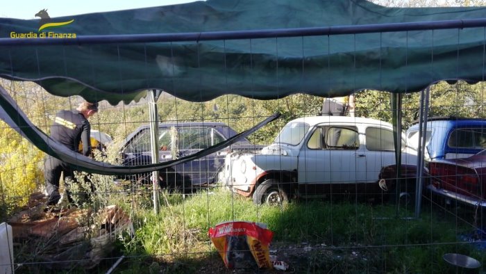 carcasse d auto prodotti chimici e scarti di lavorazione discarica a montella