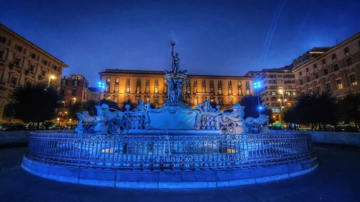 giornata dell alimentazione la fontana del nettuno si illumina di blu