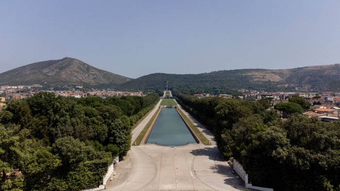 controlli dei carabinieri nel bosco i ringraziamenti della reggia di caserta