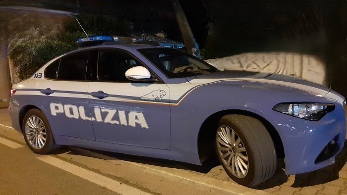 rapina a mano armata in farmacia ma la pistola e finta arrestato dalla polizia