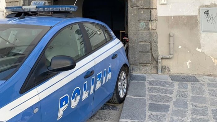 porta capuana sorpreso a cedere droga nascosta in bocca e arrestato