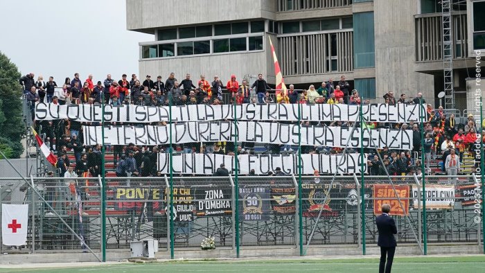 la solidarieta senza confini della curva giallorossa