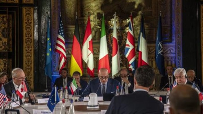 g7 difesa crosetto riunione cruciale per discutere sfide sicurezza globale