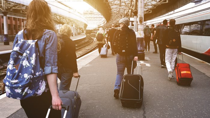 stazioni in tilt guasto a roma treni in forte ritardo a napoli centrale