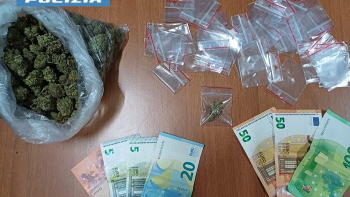 sorpreso con la droga al corso garibaldi a napoli arrestato