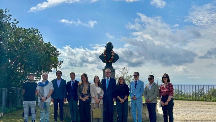 gandhi jayanti celebrato al parco virgiliano di napoli