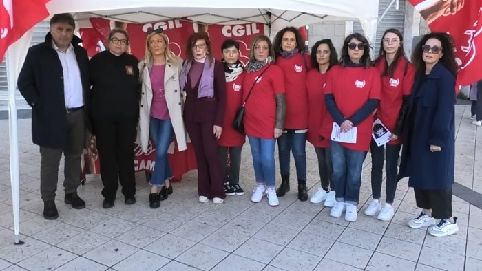 atripalda esplode la vertenza conbipel nove donne lasciate sul lastrico