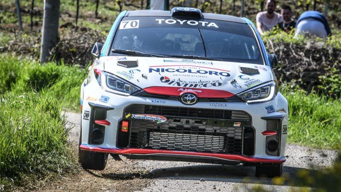 l irpino giovanni dello russo e campione under 23 nella gr yaris rally cup