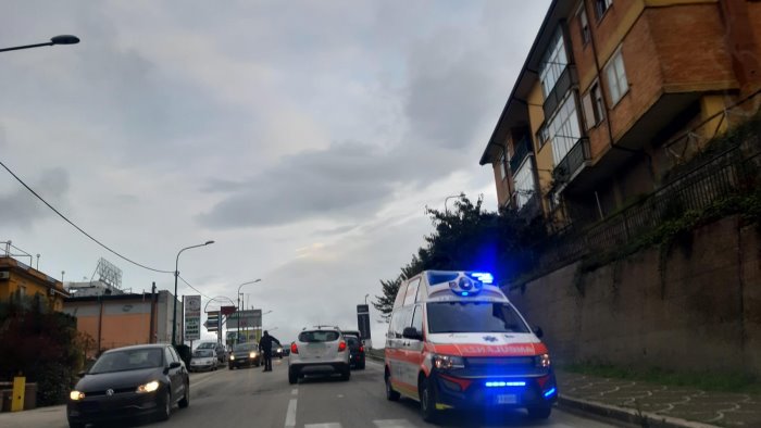 ariano anziana cade faccia a terra sul marciapiede e finisce in ospedale