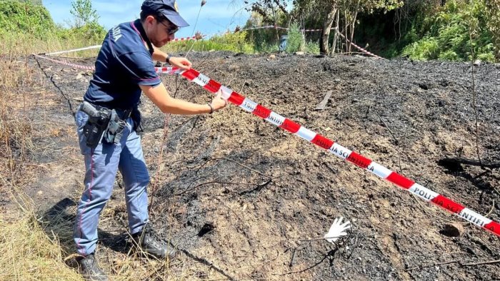 minorenne uccide 20enne poi brucia il corpo nelle campagne di napoli