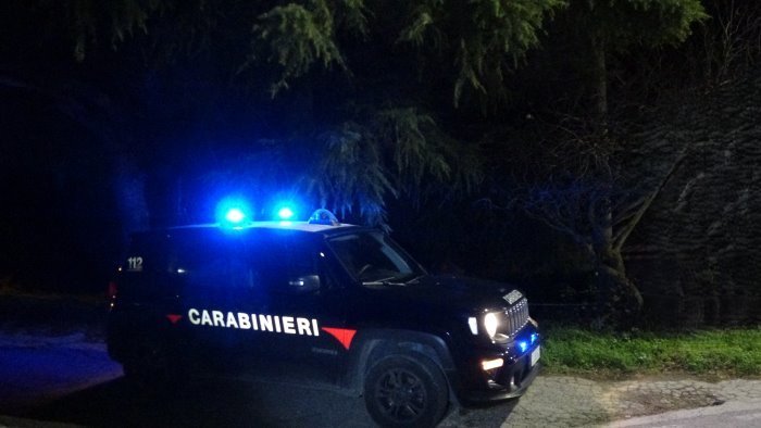 incubo furti tentano di rubare in un abitazione e poi portano via un auto