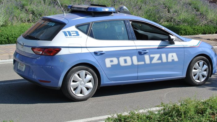 cocaina crack e hashish tra la spazzatura controlli della polizia a telese