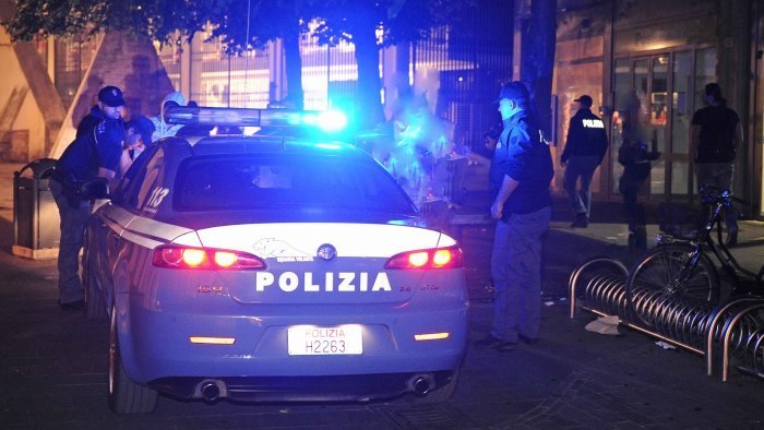 napoli orrore senza fine 15enne ucciso a colpi di pistola nella notte