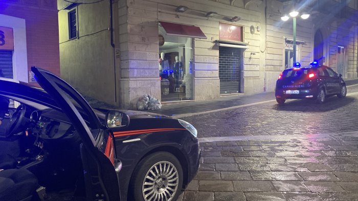 aggressione e rissa in pieno centro a benevento paura e almeno quattro feriti