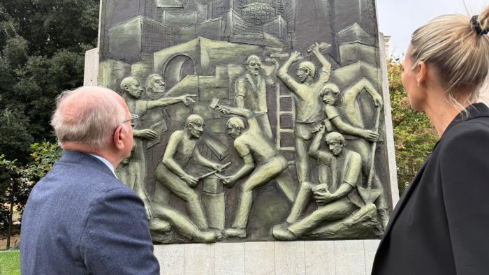 monumento ai caduti ad avellino restituito decoro al manufatto