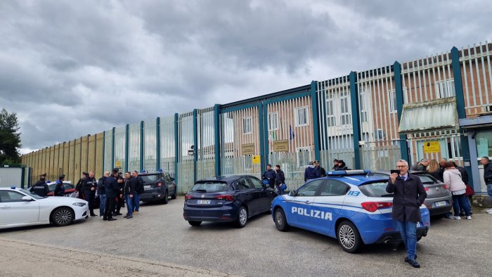 tensioni e violenze in carcere trasferiti 50 detenuti dall alta sicurezza