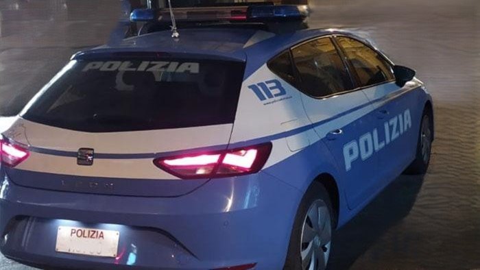 ventenne sorpreso con una pistola in centro bloccato e arrestato