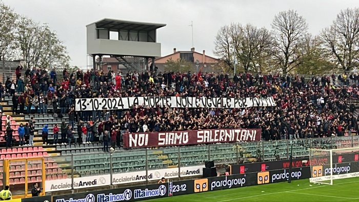 la morte non e uguale per tutti la protesta degli ultras allo zini