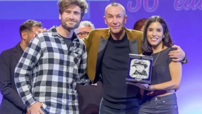 casa abis vince il premio alla critica al premio charlot di salerno