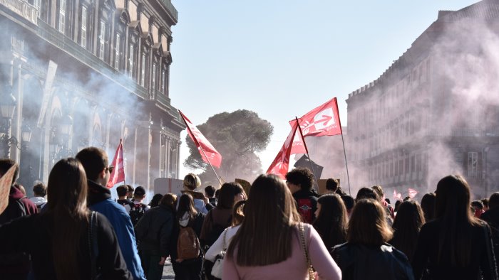 parte il processo disoccupati in corteo a napoli