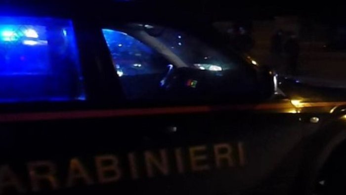 adolescenti a napoli pistole coltelli e sparatorie ostentati sui social