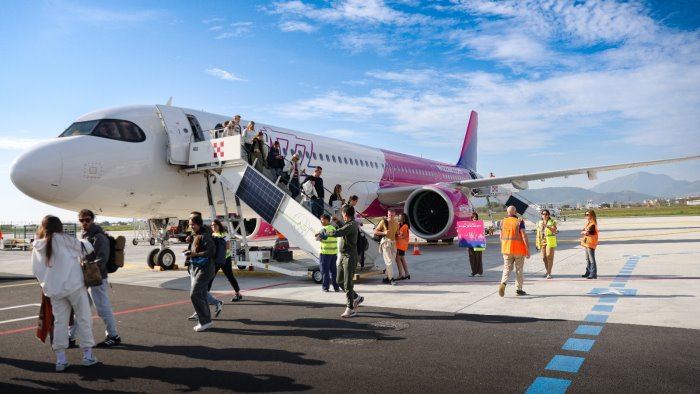 wizz air inaugura i primi voli all aeroporto salerno costa d amalfi