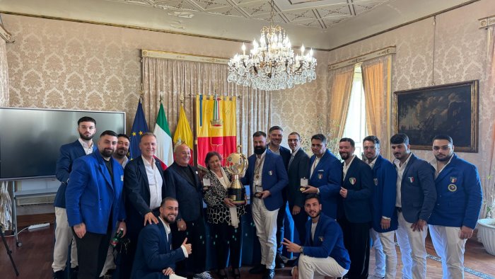 il comune di napoli rende omaggio ai parrucchieri campioni del mondo