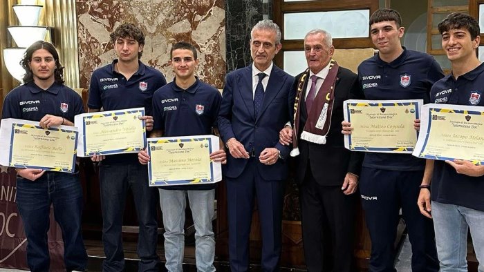 pallamano a1 cinque atleti della genea lanzara premiati come salernitani doc