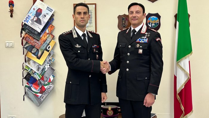 positano mattia cacace e il nuovo comandante della stazione carabinieri