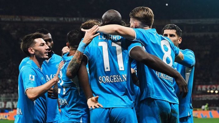 napoli implacabile a san siro conte vince ancora