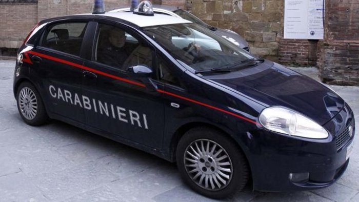 amalfi rubano 4 borse e 3 magliette arrestate tre persone