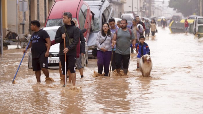 tragedia a valencia si contano 62 vittime dopo la devastazione dell alluvione