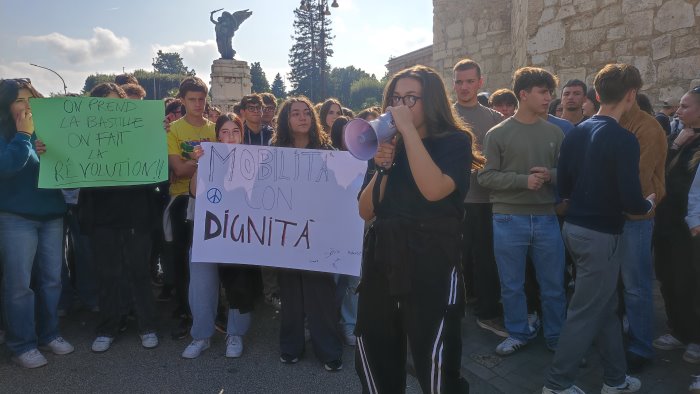 spostamento terminal benevento studenti in protesta situazione che va risolta